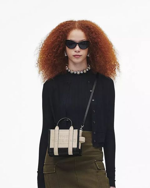 Сумка Marc Jacobs Colorblock Crossbody Tote Bag, тоут шкіра білий з чорним 18x10х15 см 2S4HCR065H02112 фото
