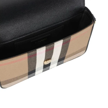 Сумка жіноча шкіряна Burberry Hampshire Check Crossbody Bag в чорному кольорі розмір 20х14х9 см BAWTLND-BX0306-06000-1 007 20 CN фото