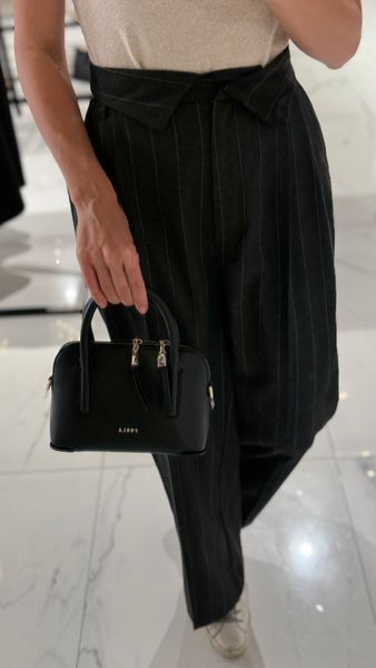 Сумка жіноча шкіряна Furla Atmosfera колір чорний розмір 21&times;14&times;9 см BAWTLND-BX0306-06000-1 007 23 фото