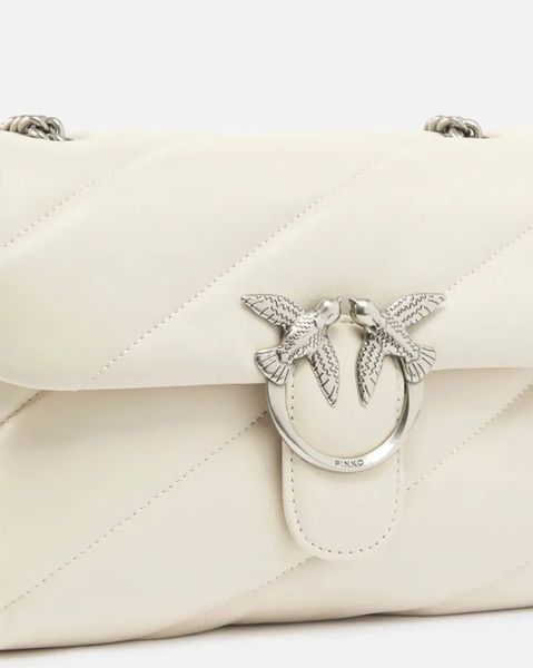 Сумка Pinko Love Puff Classic Cl Sheep Nappa через плече із срібною фурнітурою у стьобаній шкірі біла 17x11х26 см 100038A0F2Z14O 100038A0F2Z14O фото
