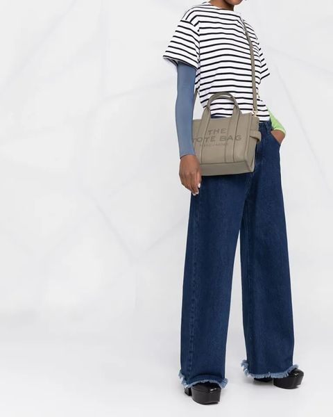 Сумка Marc Jacobs Leather Small Tote Bag, тоут шкіра сіро бежевий 26x13х21 см H009L01SP21055 H009L01SP21055 фото