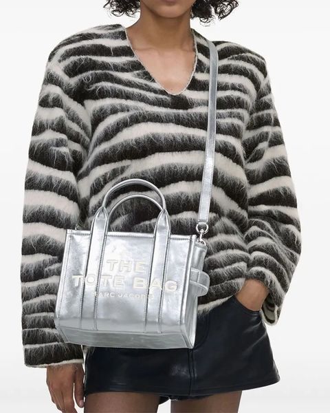 Сумка Marc Jacobs The Metallic Leather Small Tote Bag, тоут зерниста срібляста шкіра 26x13х21 см 2F3HTT004H01039 фото