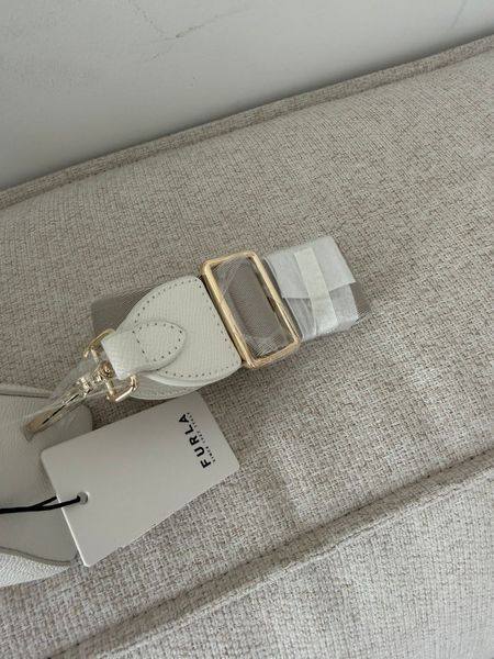 Сумка Furla Classic S Crossbody Bag колір білий розмір 22х14х7 см Classic S Crossbody  фото