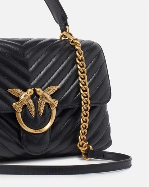 Сумка Pinko Classic Lady Love Bag Puff Chevron через плече з бронзовою фурнітурою в чорній стьобаній шкірі 17x8х26 см 100043A0GKZ99Q 100043A0GKZ99Q фото