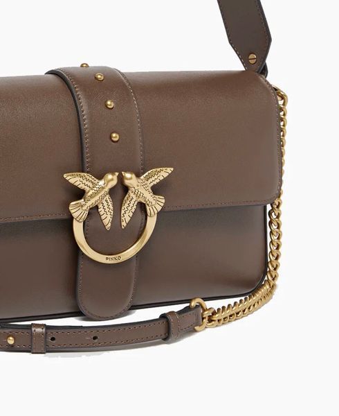 Сумка Pinko Classic Love Bag One Classic Slouchy через плече з бронзовою фурнітурою в гладкій коричневій шкірі 15x7х27 см 104524A0QOL74Q 104524A0QOL74Q фото