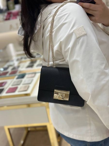 Сумка жіноча шкіряна Furla Venera міні колір чорний розмір 18х14х8 см BQJ3LND-BX0306-O6000-1-007-20-BG-B фото